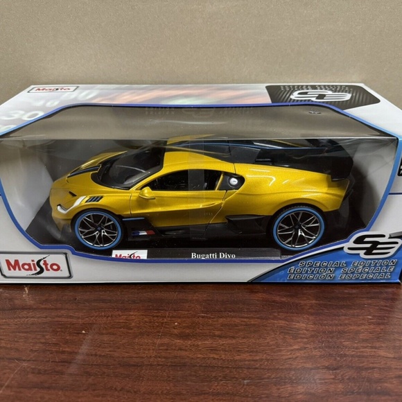 Maisto 1:18 Bugatti Divo Gold Yellow Diecast Special Edition Model - Picture 1 of 6